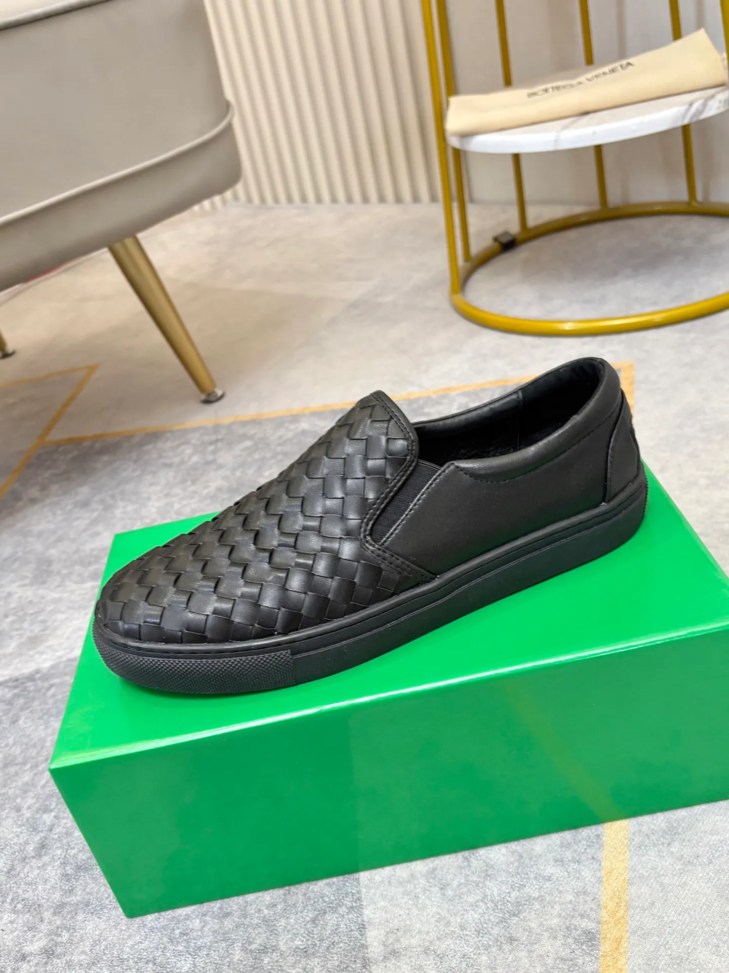 P420. BV men's casual shoes, handsome and versatile low-top shoes, woven cowhide upper, pigskin lining for the feet, 🌺🌺perfect shoe last, 🌲🌲 fashionable and handsome, comfortable on the feet, 🚗🚗wear-resistant and non-slip rubber outsole. Code number: 38-44. 45 is custom-made and cannot be returned or exchanged